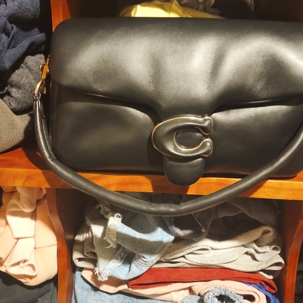 Coach  black hand bag ,comes with2 straps short an long  also dust bag.